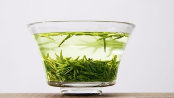 绿茶和白开水哪种更健康？应该喝哪个？