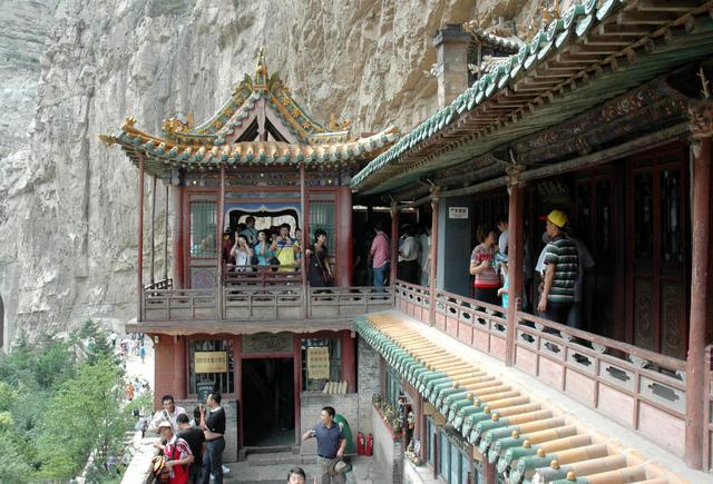 中国最有“仙气”的寺庙，历经千年，寺内从来不生火，游客众多