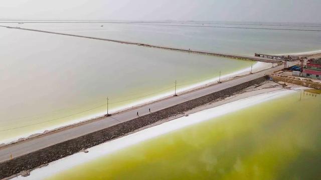仅次于乌尤尼盐湖,是茶卡盐湖的56倍,中国最大“天空之镜”