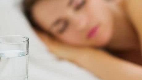 10个女人9个更年期病，最强表现是"失眠"，医生给出1个建议，堪比10片安眠药