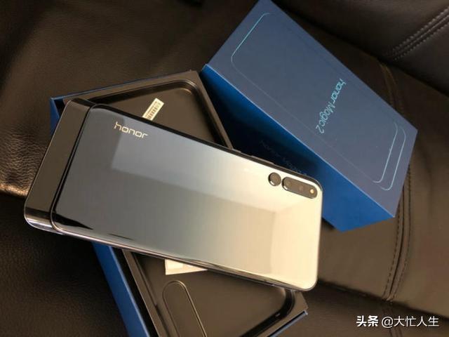 从4K跌到2K档,40W+256GB,难道“顶级华为”荣耀手机卖不动了?