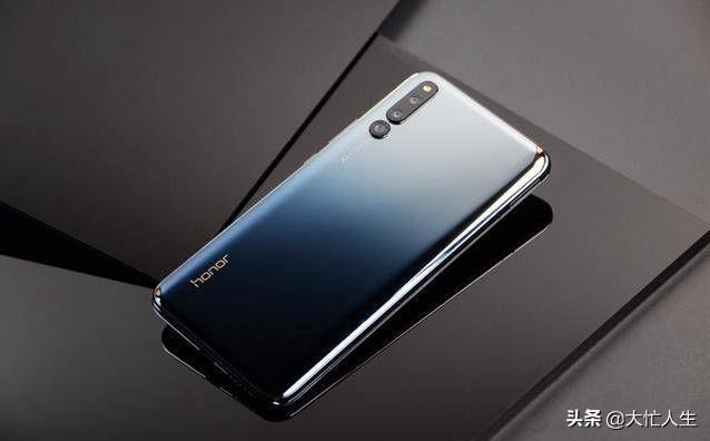 从4K跌到2K档,40W+256GB,难道“顶级华为”荣耀手机卖不动了?