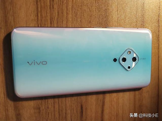 vivo真狠心，8G运存+4100mAh+4800万四摄，发布不到四个月直降700