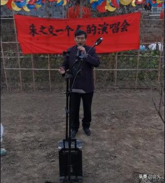 商演全被取消，大衣哥骑三轮卖废品！比人高的一车纸箱才收38块？