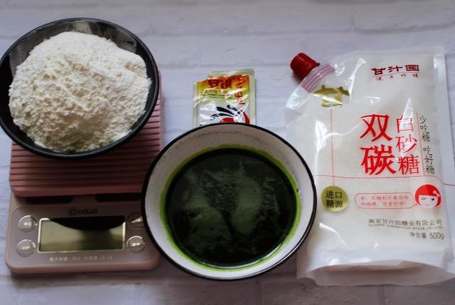 春天就是要吃菠菜生煎包,面皮松软,肉馅鲜嫩,咬一口满嘴汤汁