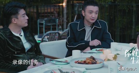东方台名嘴曝尼格买提没主持人证,尼格买提秒黑脸,场面太尴尬
