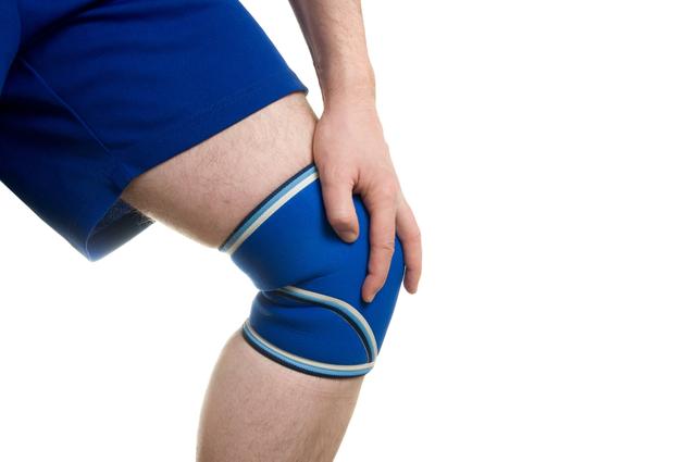 人老腿先衰！40岁后，不论男女，每天做这4件事，能延长膝盖寿命