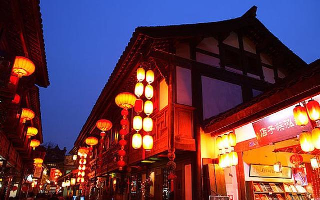 中国3大坑人美食街,当地人从来不去,游客却趋之若鹜