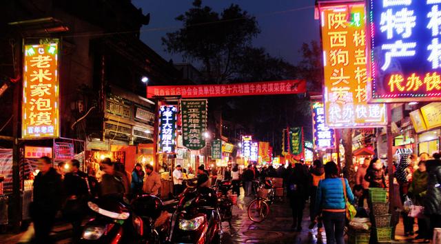 中国3大坑人美食街,当地人从来不去,游客却趋之若鹜