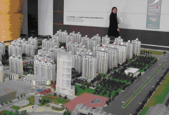 疫情之下,楼市变“冻市”,房地产业该何去何从?