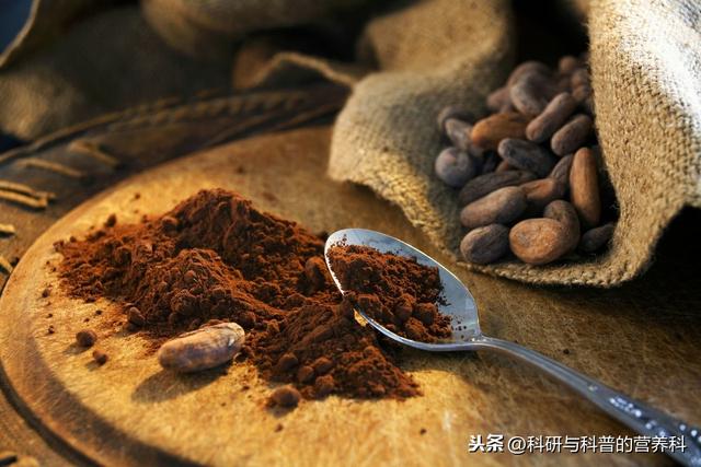 每天吃6克黑巧克力,平稳血压,还降低中老年人心脑血管疾病风险