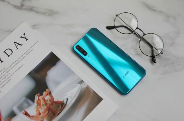 仅售1099元,6+64GB+屏下光学指纹,入手华为这款千元机值了