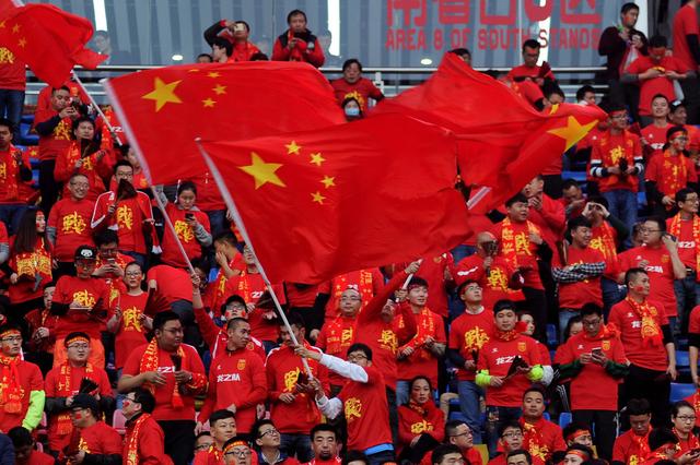 中国足协被归化球员起诉！李铁被指责任人唯亲，中国足球成了笑柄