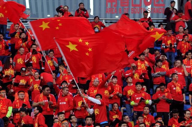 中国足协被归化球员起诉!李铁被指责任人唯亲,中国足球成了笑柄