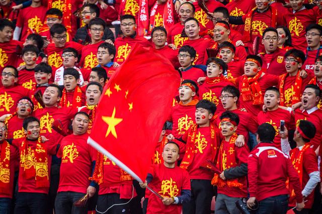 中国足协被归化球员起诉!李铁被指责任人唯亲,中国足球成了笑柄