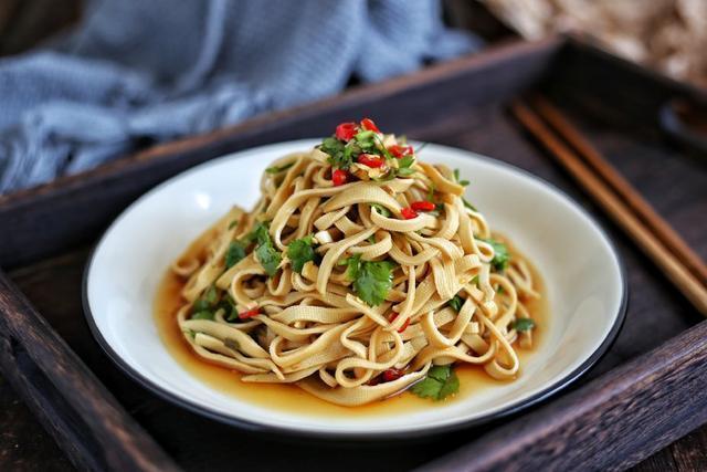 春季要多吃这10道菜,叶酸高,膳食纤维多,清爽开胃,特别鲜美