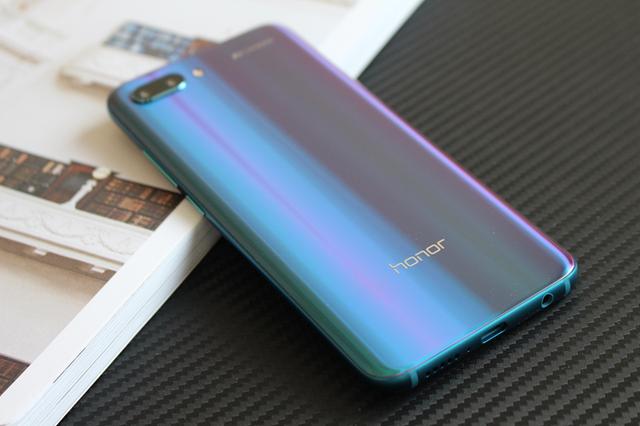 从2999元降至1328元,128GB+22.5W快充,值得入手吗?