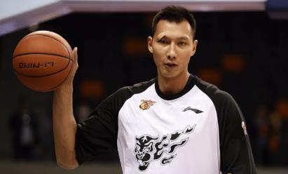 NBA球员的自律性有多强?詹皇从不吃猪肉,一人16年不近女色