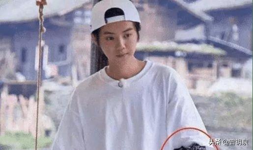 上节目不许有纹身?明星们各显神通,鹿晗扎丝巾,吴尊最霸气了