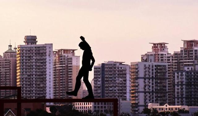 美股“暴跌”,楼市“遇冷”,2020年你还要买房吗?