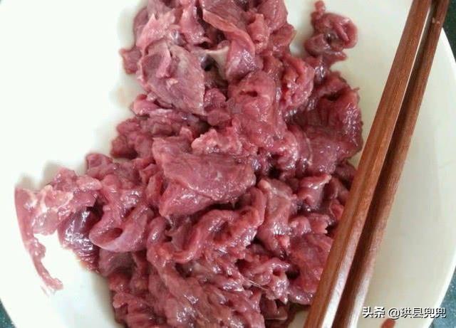 炒牛肉之前，这样腌制能让牛肉更鲜嫩可口，牛肉吃起来一点都不老