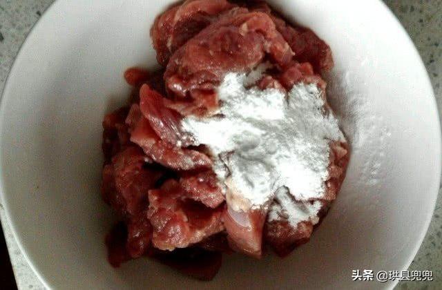 炒牛肉之前,这样腌制能让牛肉更鲜嫩可口,牛肉吃起来一点都不老
