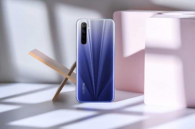 OPPO彻底爆发!游戏芯片+90Hz+30W闪充,这真的是千元机吗?