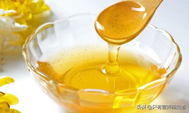 喝蜂蜜到底有什么好处?喝蜂蜜会让我们发胖吗?