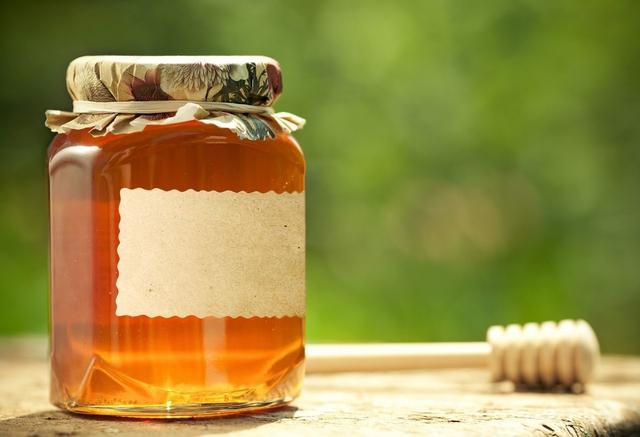 喝蜂蜜到底有什么好处？喝蜂蜜会让我们发胖吗？