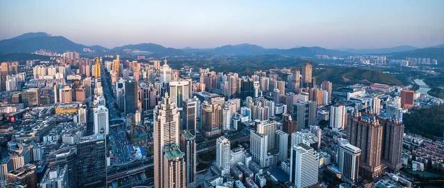 楼市成交量暴跌,房价却依然坚挺,2020年是该买房还是该卖房?