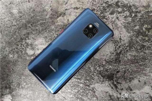 华为IP68老旗舰现已跌至“清仓价”,比小米10还便宜,你选谁?