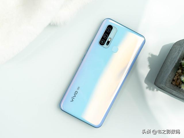 5000mAH超长续航，价格最低的5G手机之一，6+128GB已降至2198元