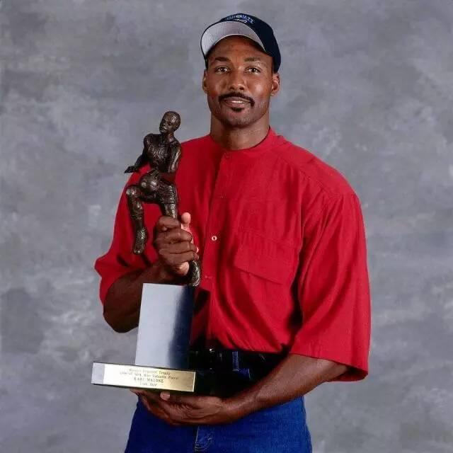 都知道NBA最年轻的MVP是罗斯,可你知道最年老的MVP是谁吗?