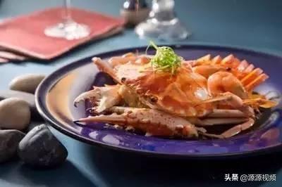 芹菜炒杏鲍菇,茄汁蒜苗烧豆腐,南瓜虾干蒸花蟹的做法