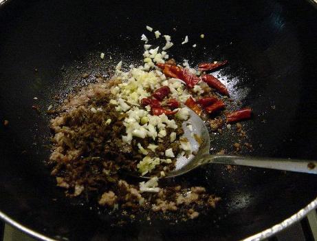 干煸四季豆,焯水还是过油?用对方法,四季豆焦脆入味,还不夹生
