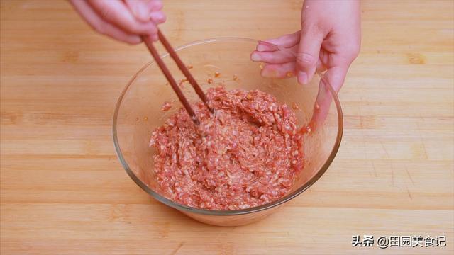 饺子馅好吃有诀窍,关键在这2步,这样调馅包饺子比饭店的还好吃