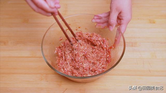 饺子馅好吃有诀窍，关键在这2步，这样调馅包饺子比饭店的还好吃