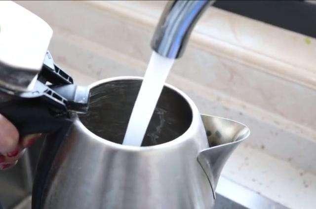 如果天天喝电热壶烧的水,对人身体有没有危害?用实验告诉你