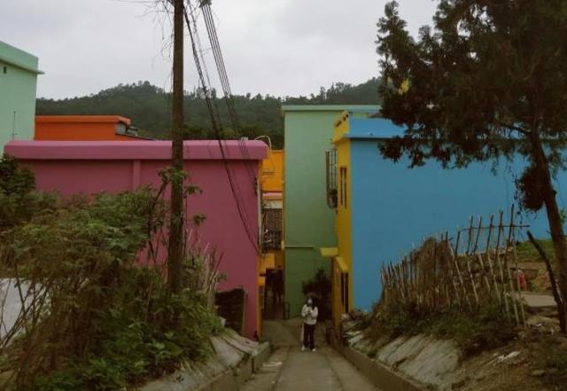 广东又一新晋网红地,走进梦幻彩虹村,感受色彩的碰撞