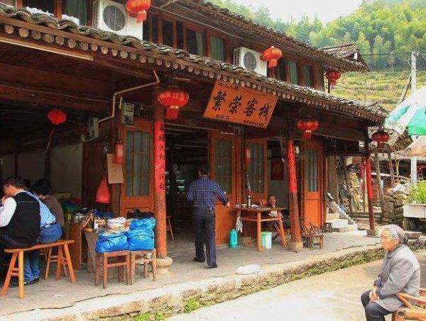 中国有个“烤全羊村”，香飘十里令游客蠢蠢欲动
