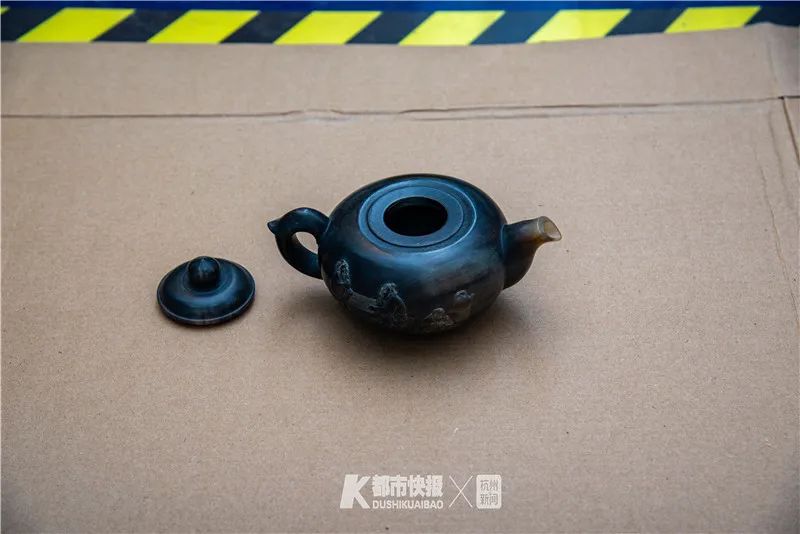 花38万买的犀牛角茶壶，经鉴定是假的。