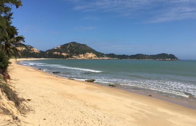 远离都市的繁华喧嚣,享受热带海岛的风情浪漫