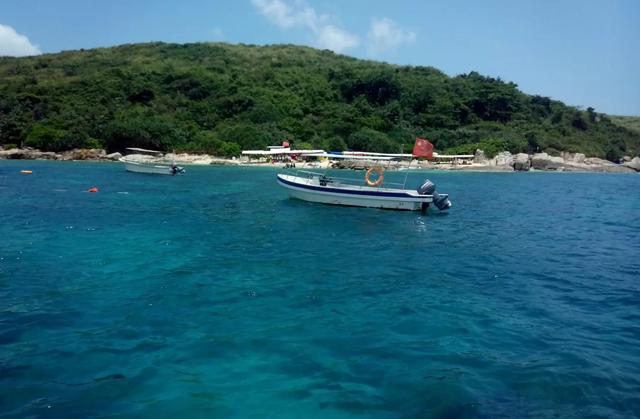 远离都市的繁华喧嚣,享受热带海岛的风情浪漫
