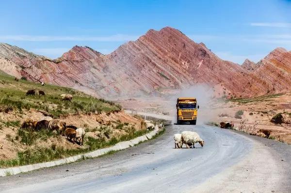 新疆这6条美到极致的自驾线路，去过一条算你厉害