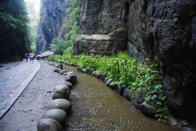 “天下第一峡”百里峡，天然的大氧吧。游客：令人神清气爽