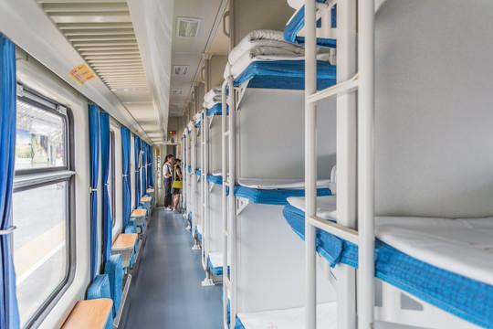 我国第一列全卧铺火车,全程727公里一站抵达,全程只需睡一觉