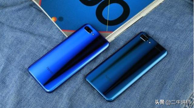 在大幅降价的4G手机市场,荣耀10表示很“孤独”