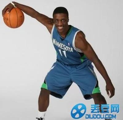 库里09年第七顺位被选中,库里前面六位现在怎样?