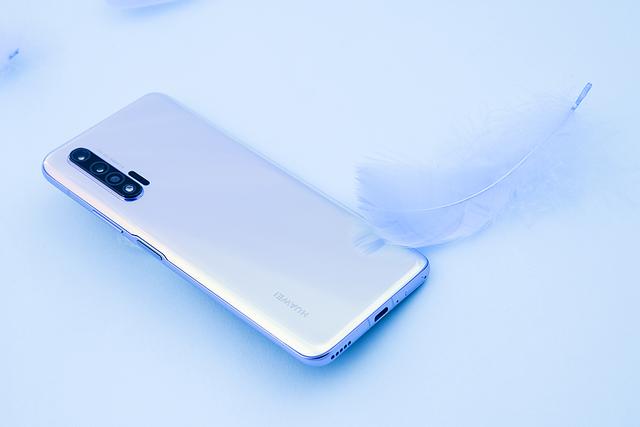 诺基亚堆料太猛!1G+16G内存+2800毫安,是神机还是“神器”?