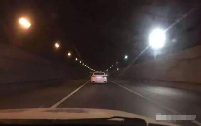 高速公路上的“新标志”,违反一律罚200,老司机都中招了